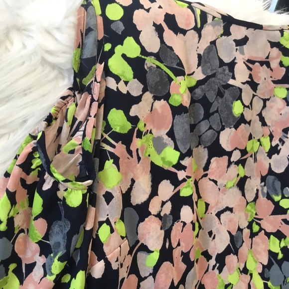 NWT🎉HP🎉 BCBGMAXAZRIA floral cold shoulder blouse - Picture 2 of 5